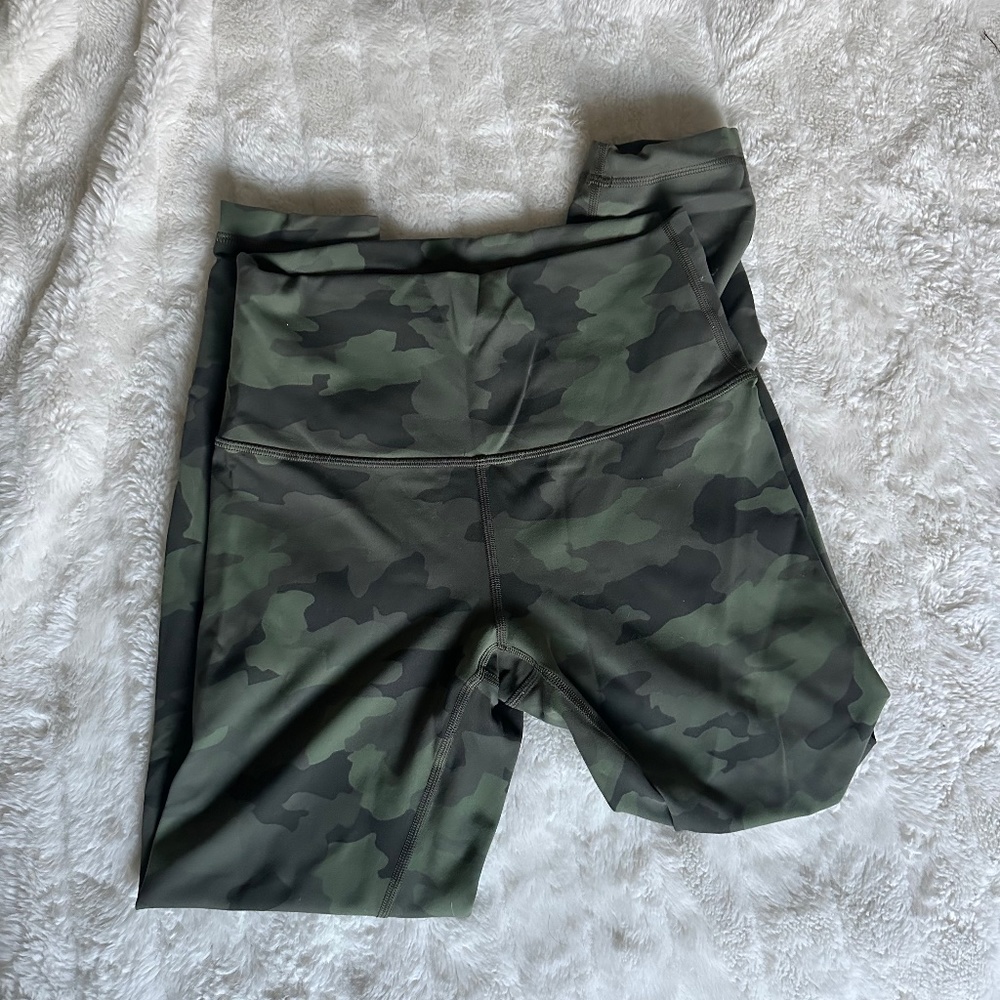 Lululemon Wunder Train Camo 25" Size 6